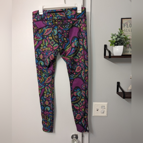 Nike Pixelated Running Leggings - Picture 3 of 6